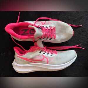 Nike Air Zoom Pegasus 39 Platinum Hyper Pink FD0296-001 Womens Shoes Size 11.5
